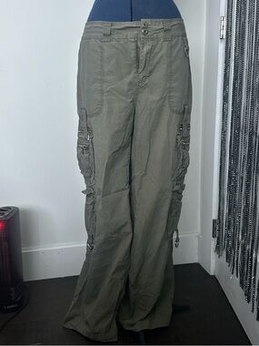Women's Olive Cargo Wide-Leg Utility Pants with Multiple Pockets